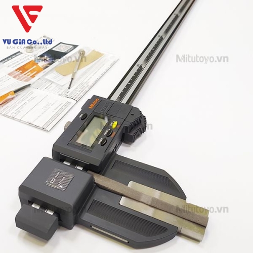 Mitutoyo 552-303-10 digital caliper (0-600mm)