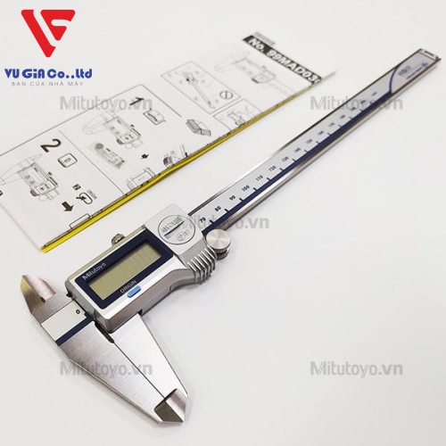 Mitutoyo digital caliper 500-703-20 (0-200mm)